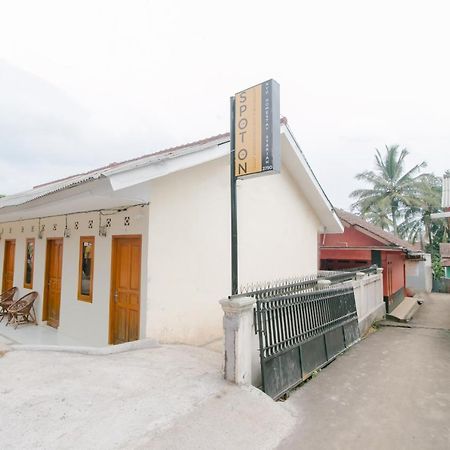 Ayu Homestay Syariah 수카부미 외부 사진